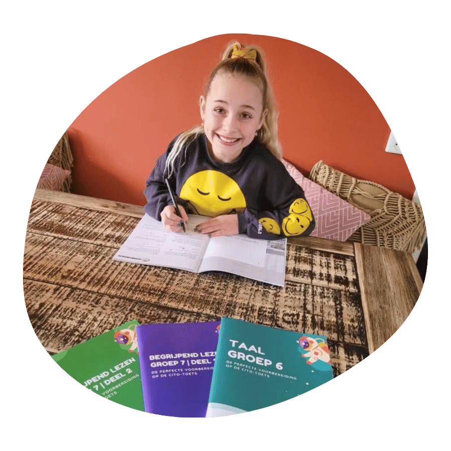 Kind oefent thuis met oefenboeken spelling en taal groep 7 als voorbereiding op Cito en IEP.