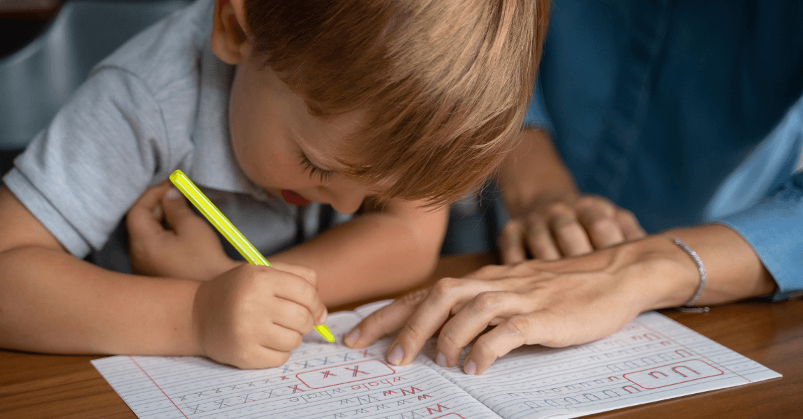 Oefeningen schrijven voor kinderen zo help je je kind thuis oefenen